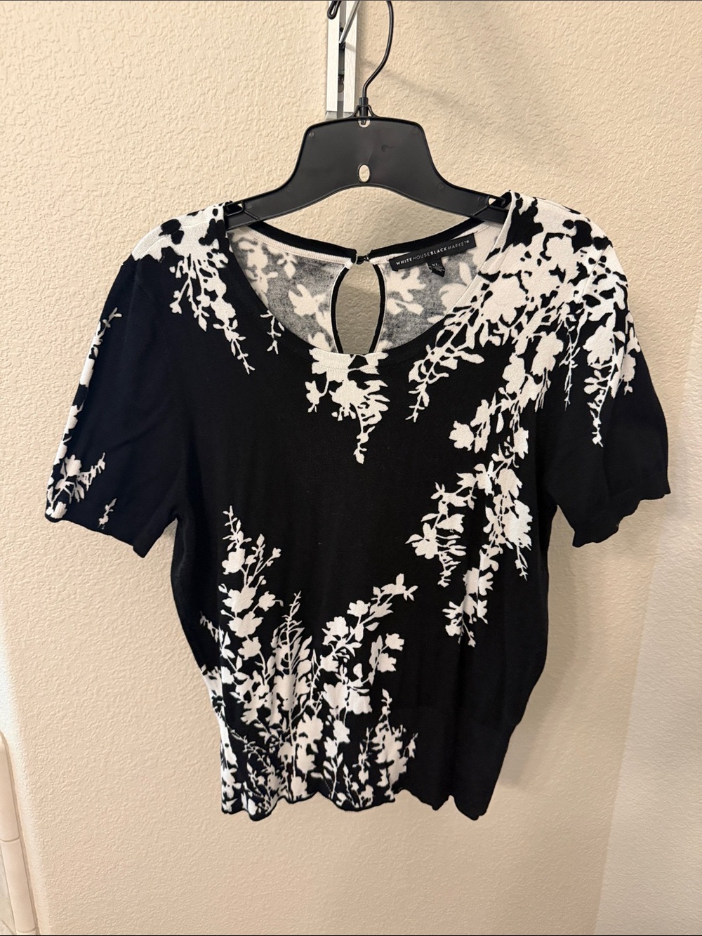 White Floral Print Black Short Sleeve Top